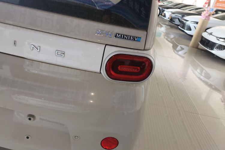 五菱汽车 宏光MINIEV 2024款 第三代 215km 青春版车身外观9