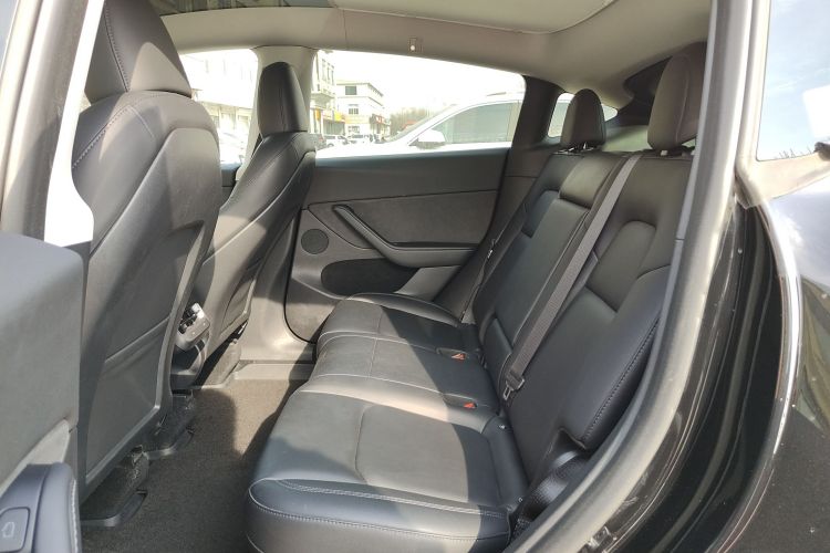 特斯拉 Model Y 2023款 后轮驱动版中控内饰21