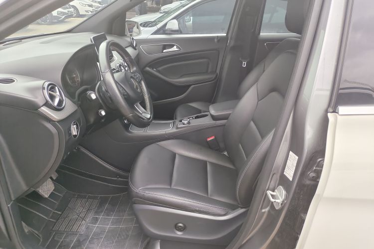 奔驰B级 2015款 B 200 时尚型中控内饰19