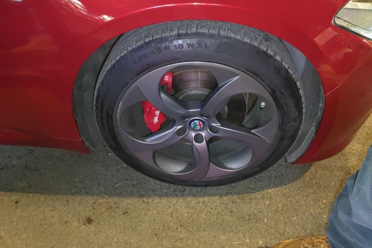 阿尔法·罗密欧 Giulia朱丽叶 2017款 2.0T 280HP Milano限量版车身外观10