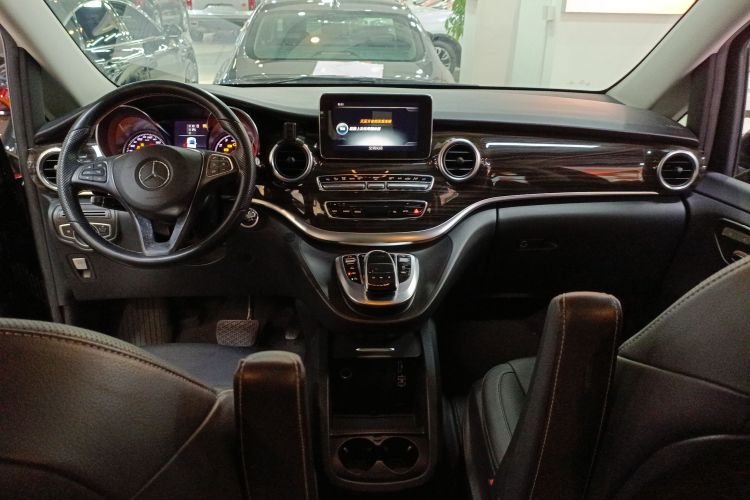 奔驰V级 2018款 V 260 领航版 国V中控内饰7002