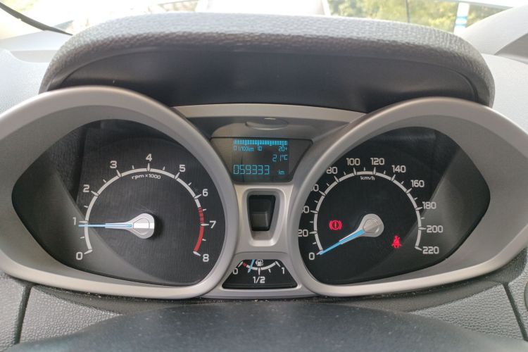 福特 翼搏 2013款 1.0L GTDi 手动尊贵型中控内饰14