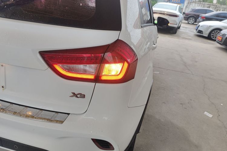 吉利汽车 远景X3 2017款 1.5L 手动精英型车身外观6006