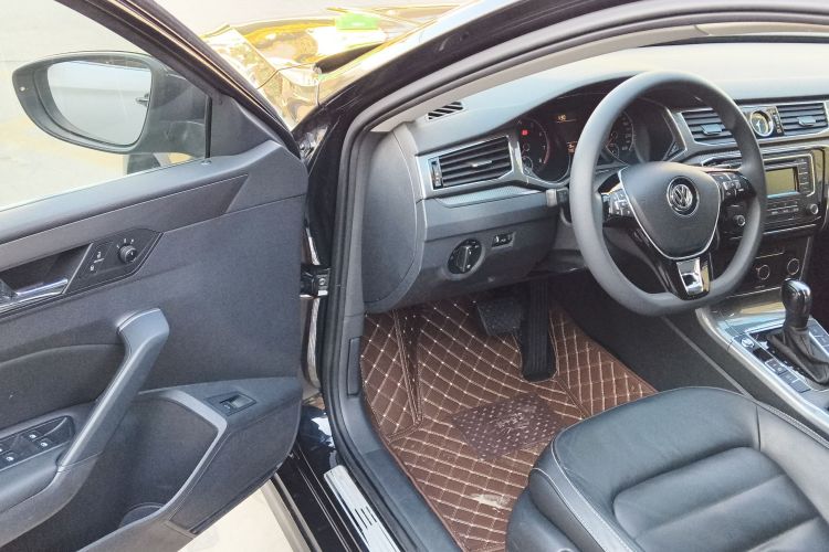 大众 帕萨特 2017款 330TSI DSG尊荣版中控内饰20