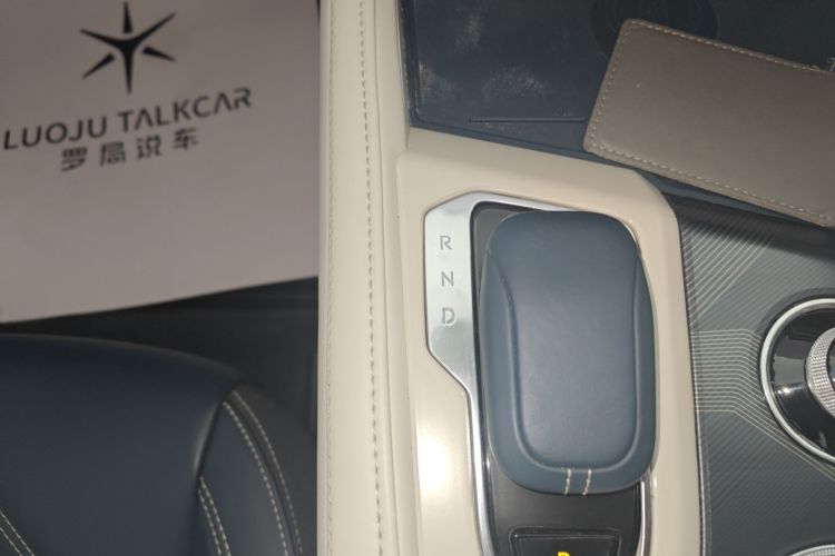 极氪001 2022款 超长续航双电机 ME版中控内饰18