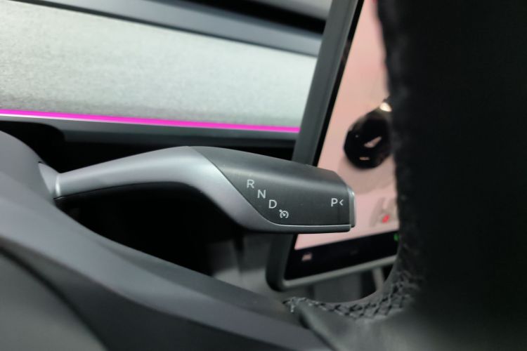 特斯拉 Model Y 2023款 后轮驱动版中控内饰18