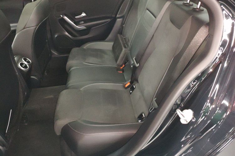 奔驰A级 2019款 改款 A 200 L 运动轿车中控内饰21