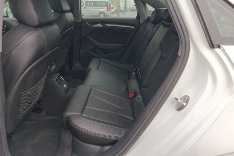 奥迪A3 2018款 30周年年型 Limousine 35 TFSI 运动型中控内饰21