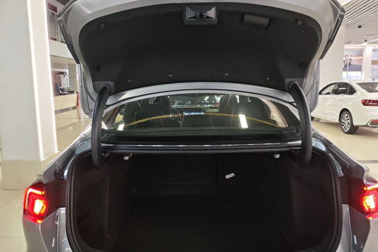 福特 蒙迪欧 2023款 EcoBoost 180 舒雅型机舱底盘23