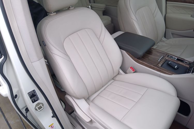 广汽传祺 传祺M8 2018款 320T 尊贵版局部细节41