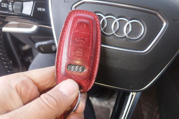 奥迪A6L 2019款 40 TFSI 豪华动感型中控内饰11