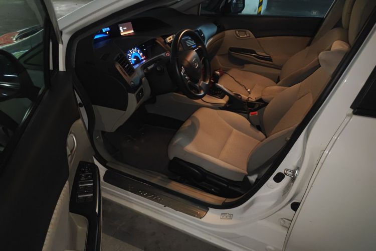 本田 思域 2014款 1.8L 手动舒适版中控内饰20