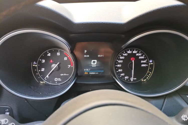 阿尔法·罗密欧 Stelvio斯坦维 2017款 2.0T 200HP 精英版中控内饰14