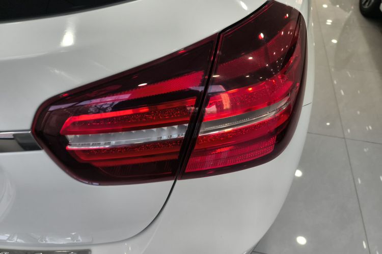 奔驰GLA 2017款 GLA 200 动感型车身外观9