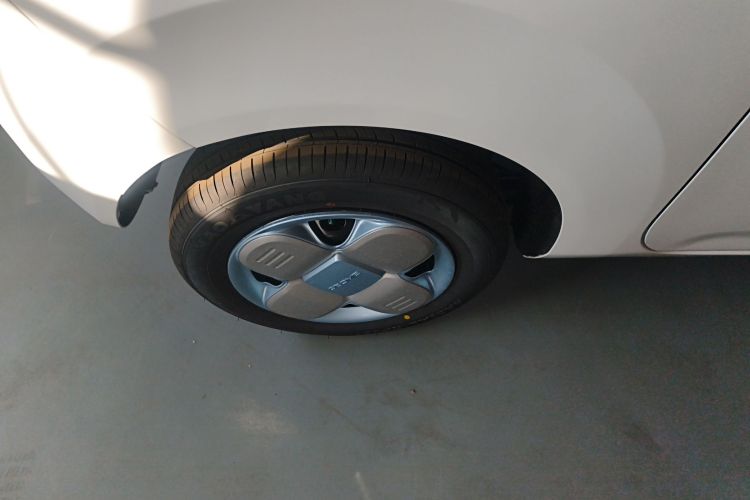 吉利银河 2024款 熊猫mini 200km 耐力熊车身外观6008