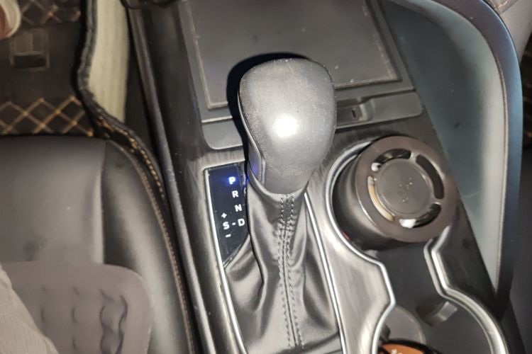 丰田 凯美瑞 2021款 2.5G 豪华版中控内饰18