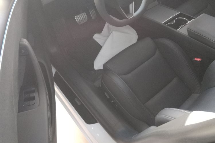 特斯拉 Model 3 2024款 高性能全轮驱动版中控内饰7003