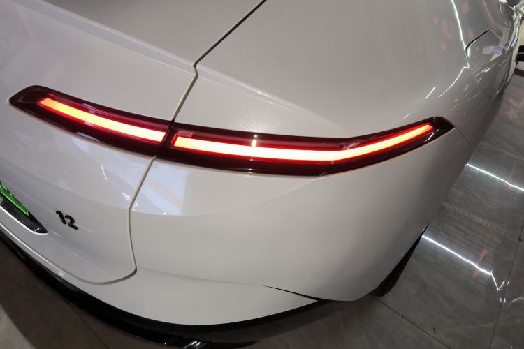 阿维塔12 2025款 Ultra增程版车身外观6006