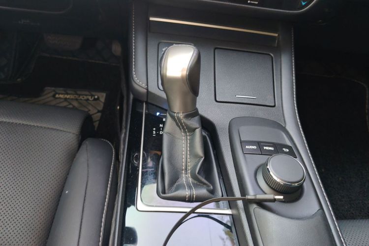 雷克萨斯ES 2015款 200 精英版中控内饰18