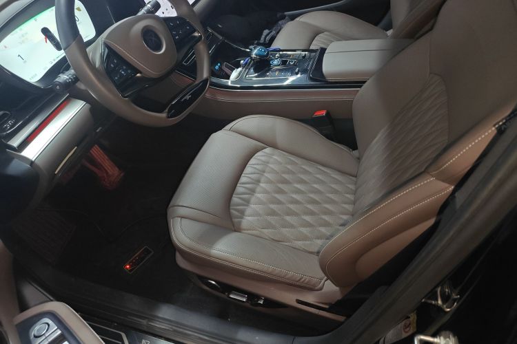 比亚迪 汉 2024款 EV 荣耀版 605KM前驱尊贵型中控内饰19