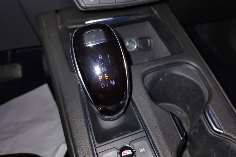 凯迪拉克XT4 2021款 28T 两驱领先型中控内饰18