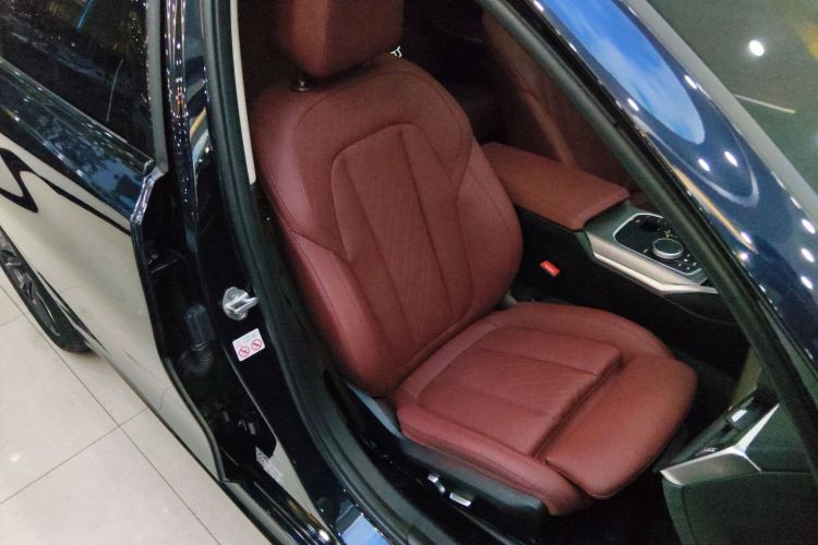 宝马3系 2022款 325Li M运动曜夜套装局部细节41