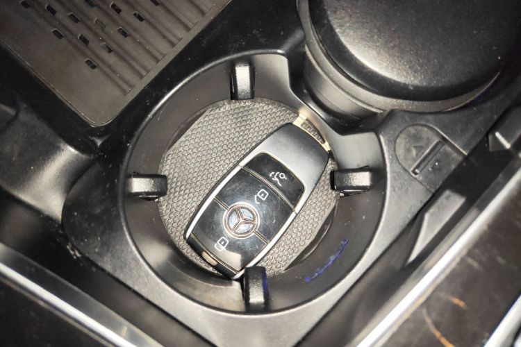 奔驰E级 2018款 E 200 L 运动型中控内饰7001