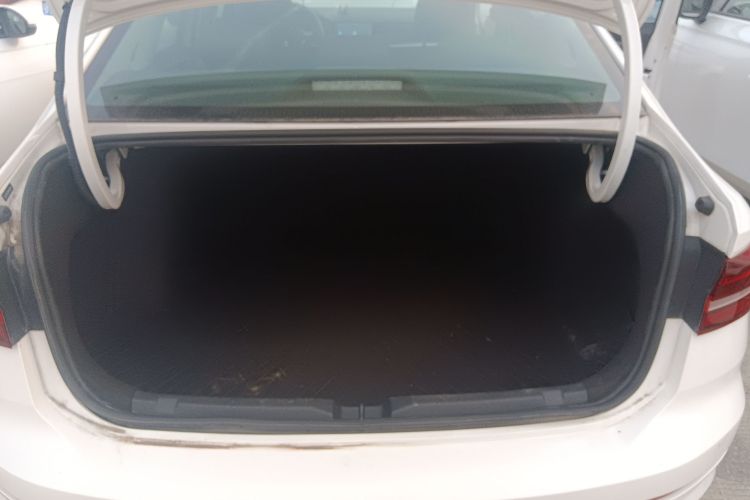 大众 朗逸 2022款 1.5L 自动风尚版机舱底盘23