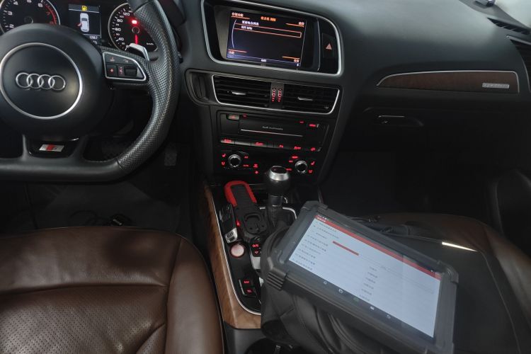 奥迪Q5 2015款 40 TFSI 技术型局部细节18