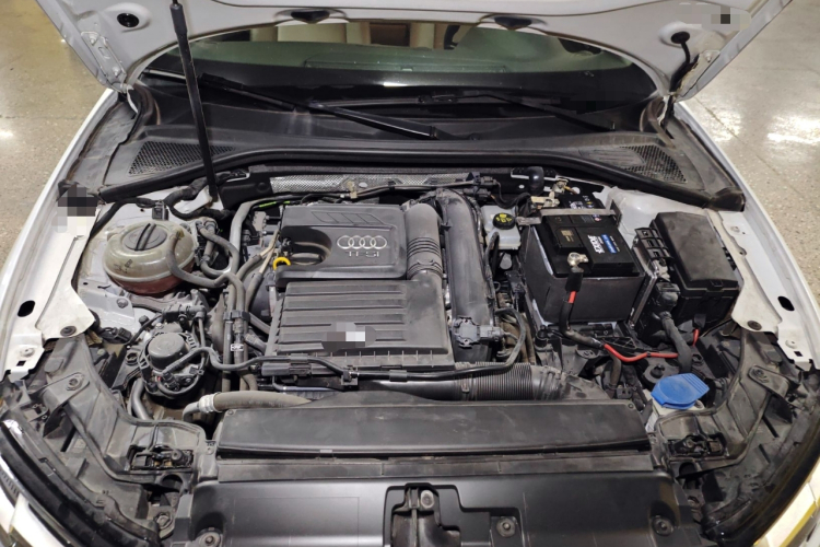 奥迪A3 2020款 Sportback 35 TFSI 进取型 国VI机舱底盘24