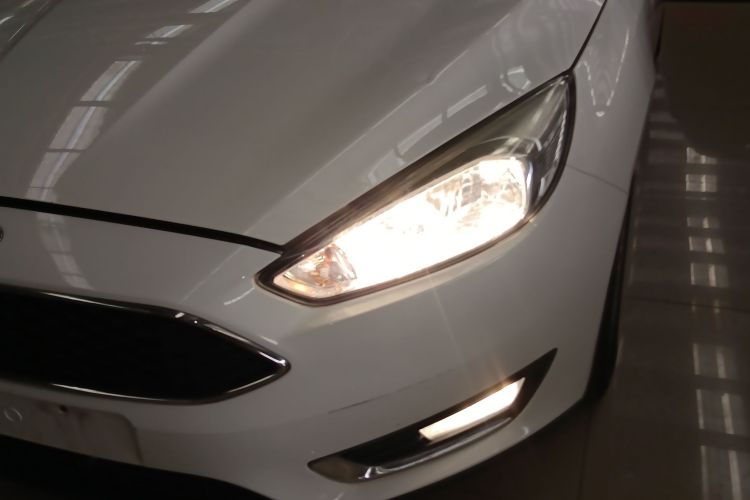 福特 福克斯 2017款 两厢 1.6L 自动风尚型智行版局部细节36