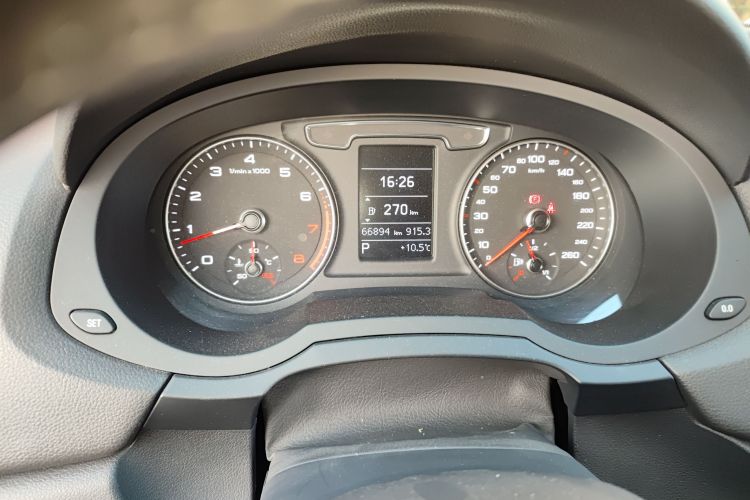 奥迪Q3 2018款 30周年年型 35 TFSI 运动型局部细节14