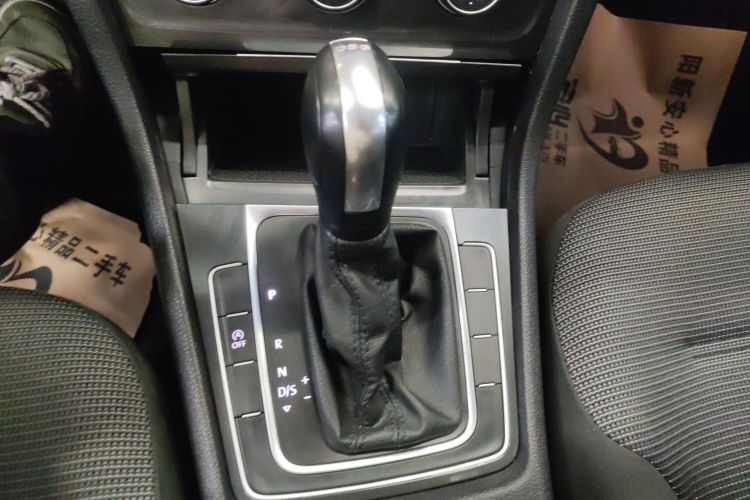 大众 高尔夫 2019款 280TSI DSG舒适型 国V中控内饰18