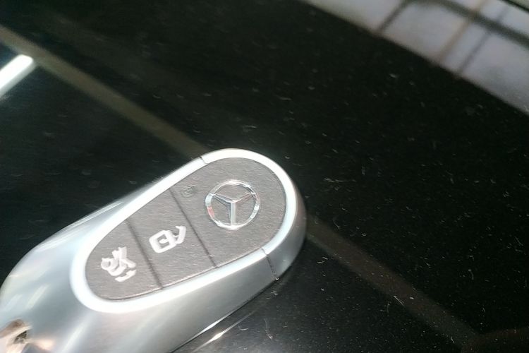 奔驰GLC 2024款  改款 GLC 260 L 4MATIC 豪华型 5座中控内饰11