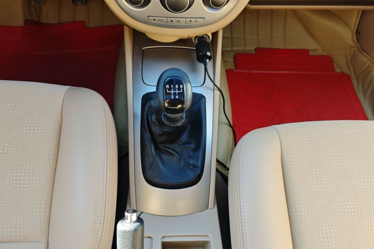 别克 凯越 2013款 1.5L 手动经典型中控内饰18