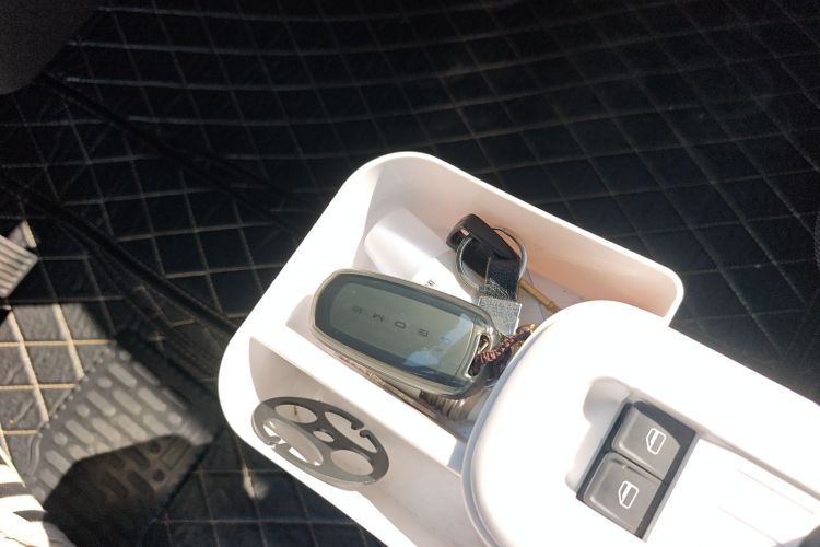 吉利银河 2025款 210km 熊猫卡丁中控内饰7001