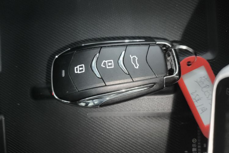 蓝电E5 PLUS 2025款 120km 标准旅行定制版 7座中控内饰11