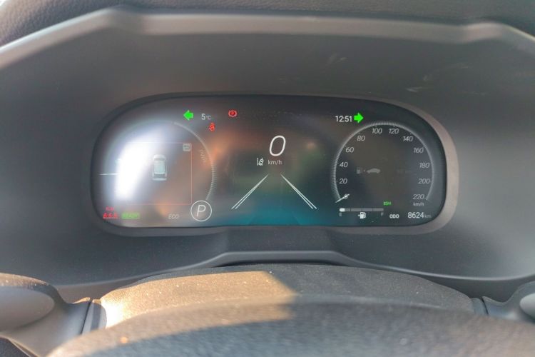 丰田 威兰达 2023款 双擎 2.5L E-CVT四驱尊贵版局部细节14