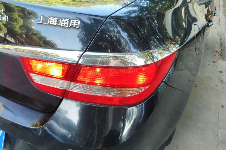 别克 英朗 2013款 GT 1.6L 自动时尚版车身外观9