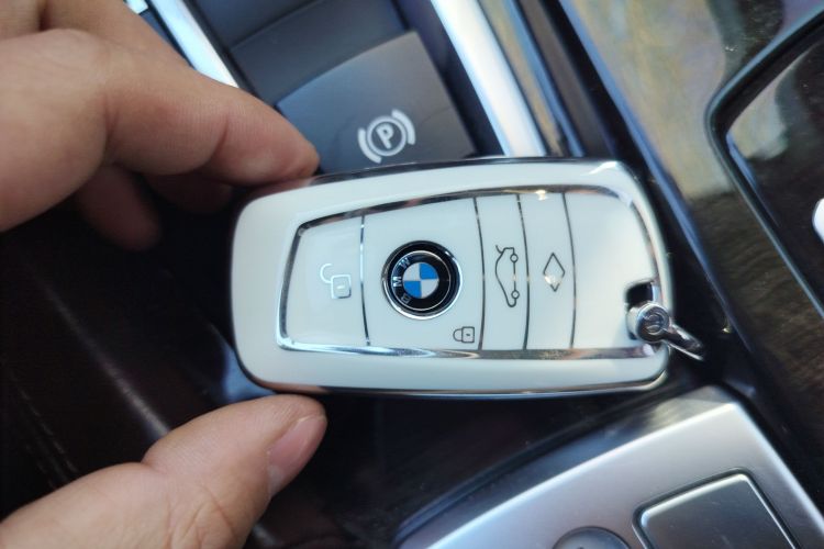 宝马5系 2014款 525Li 豪华设计套装中控内饰11