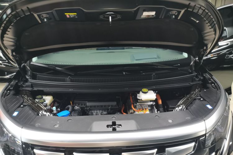 腾势D9 2022款 DM-i 970 四驱旗舰型机舱底盘24