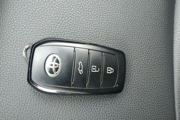 丰田 卡罗拉锐放 2022款 2.0L 旗舰版中控内饰11