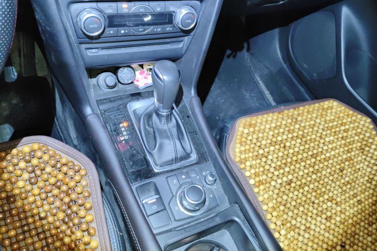 马自达3 昂克赛拉 2017款 两厢 2.0L 自动运动型 国V中控内饰18