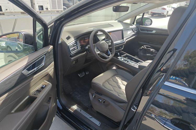 大众 威然 2024款 380TSI 尊贵版中控内饰20