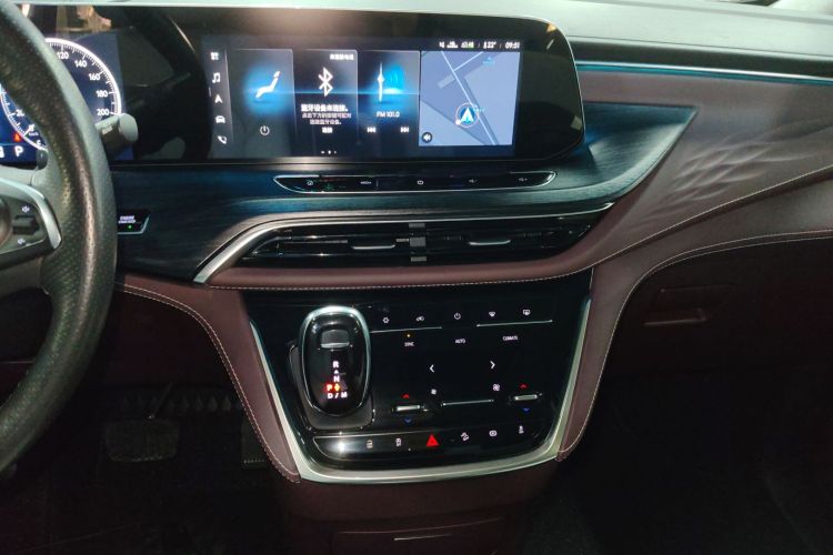 别克GL8 2022款 Avenir艾维亚 七座亲礼版中控内饰16