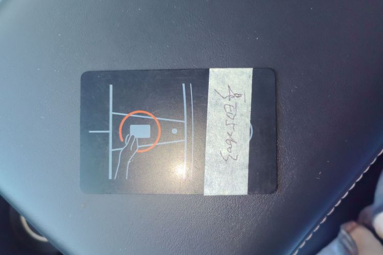 特斯拉 Model Y 2021款 长续航全轮驱动版中控内饰7001