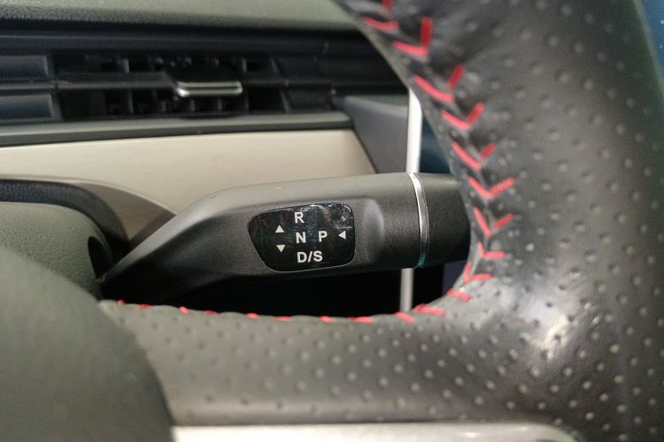 哪吒汽车 哪吒V 2021款 标准续航娱乐版升级型中控内饰18