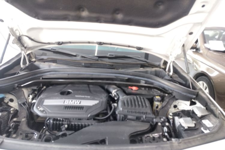 宝马X2 2020款 sDrive20i M越野套装机舱底盘24