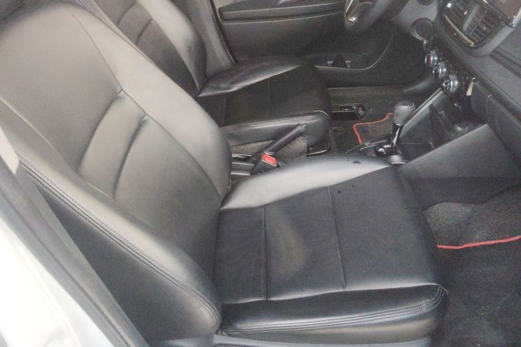 丰田 威驰 2022款 1.5L 20周年纪念版局部细节41