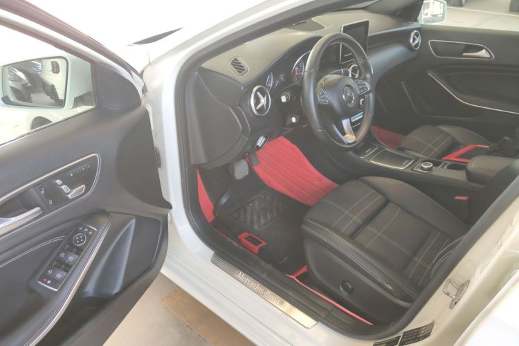 奔驰A级(进口) 2016款 A 200 时尚型中控内饰7003